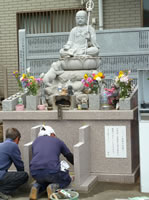 蓮花寺様石の供物台